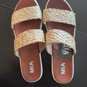 Straw sandals